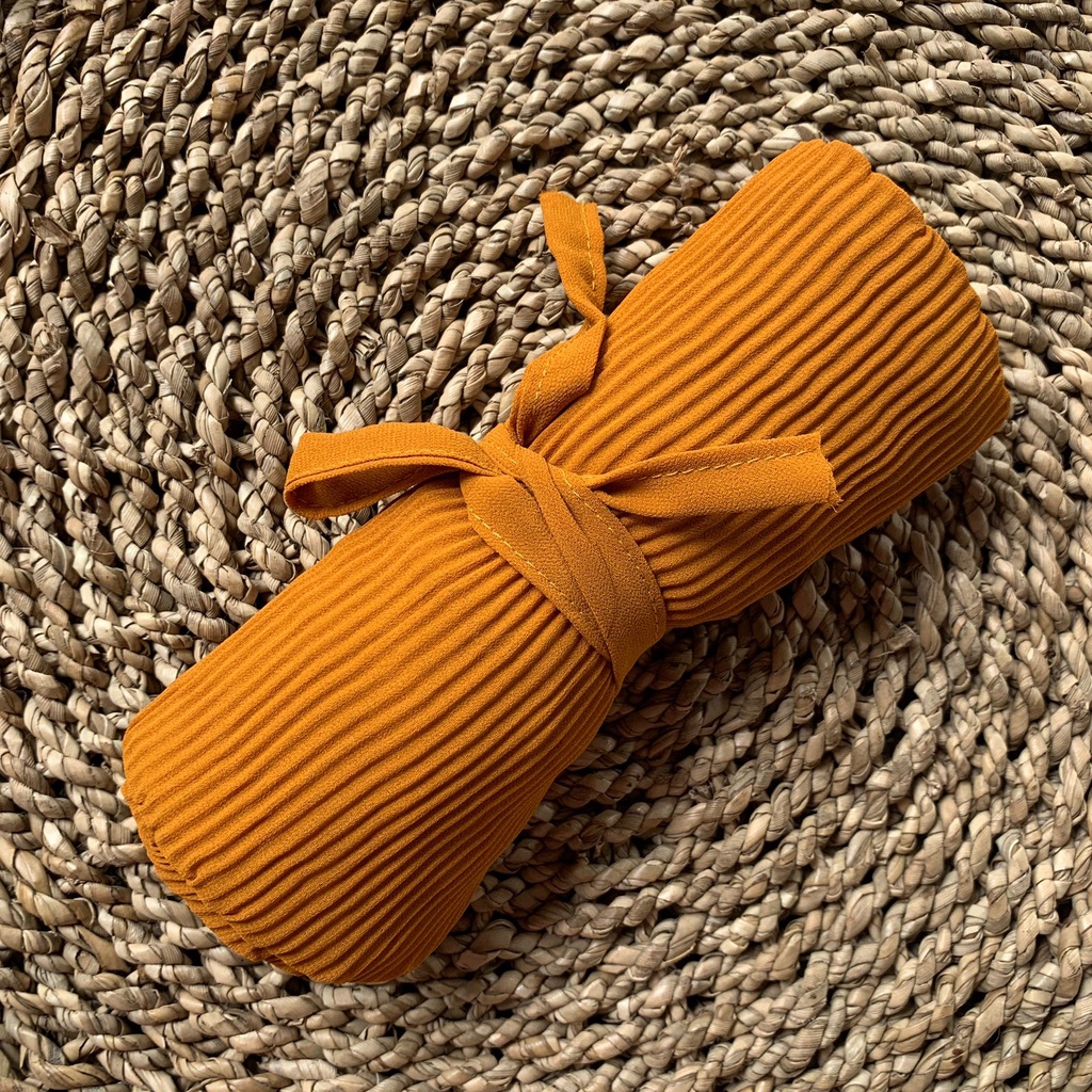 BERGO PLISKET LIDI PREMIUM Jilbab Instan tali Non tali Bahan Ceruty Jahit tepi-Tali Mustard