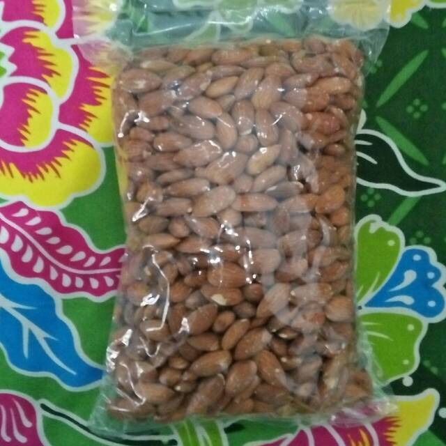 

Kacang almond 1 kg