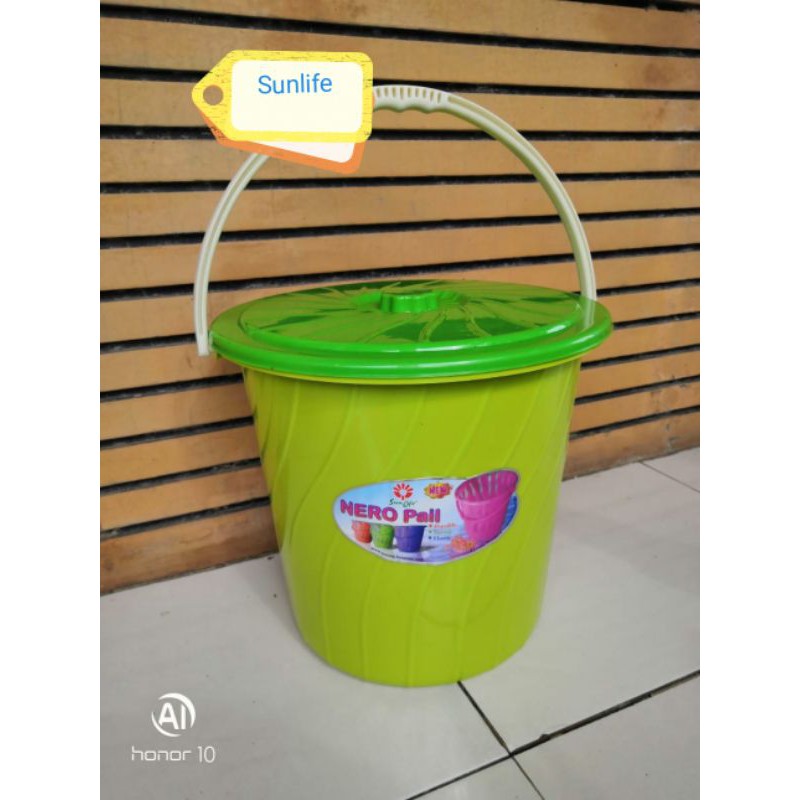 Ember Air Gagang Plus tutup 6 Galon plastik tebal bagus