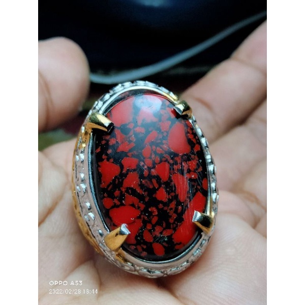 batu cincin virus merah