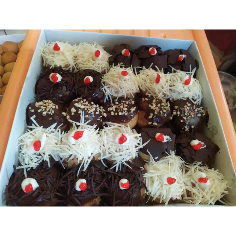 

donat full coklat