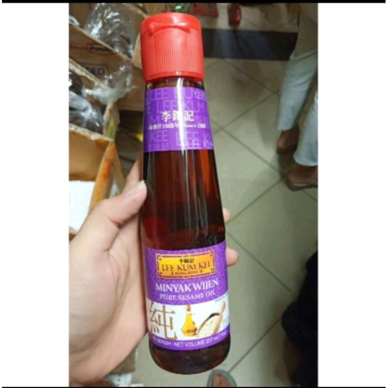 

LEE KUM KIE Minyak Wijen 207gr Pure Sesame Oil