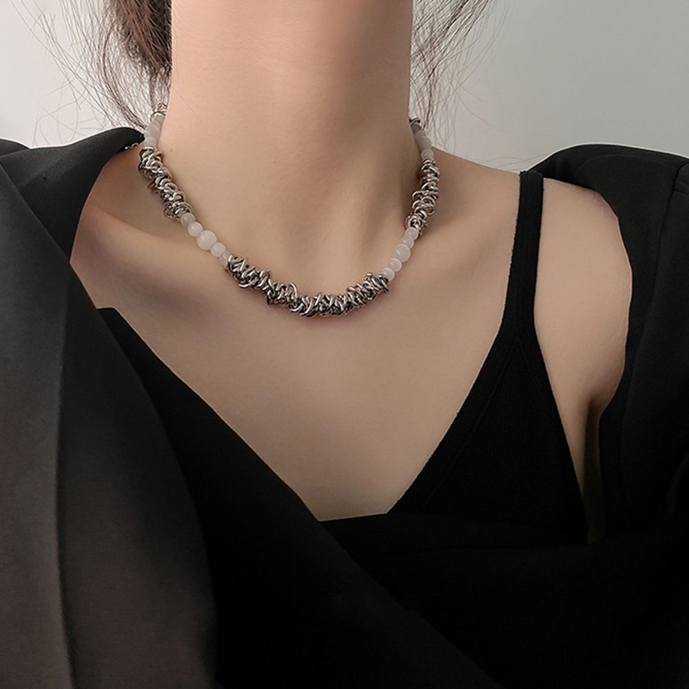 Kalung Gelang Rantai Klavikula Bahan Titanium Steel Gaya Retro Korea Untuk Wanita