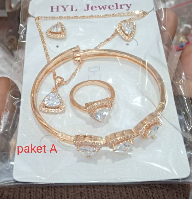 Xuping set wanita dewasa (kalung+gelang+anting+cincin) lapis emas dgn mata zircon