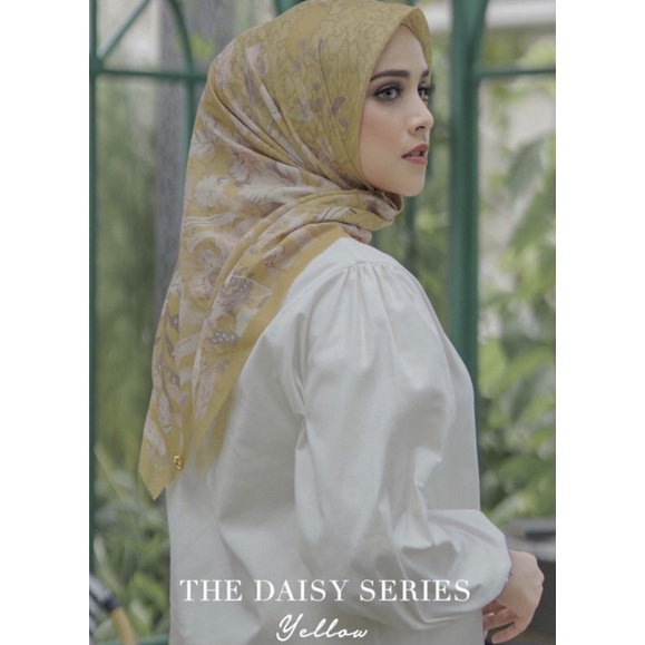 Buttonscarves daisy series yellow