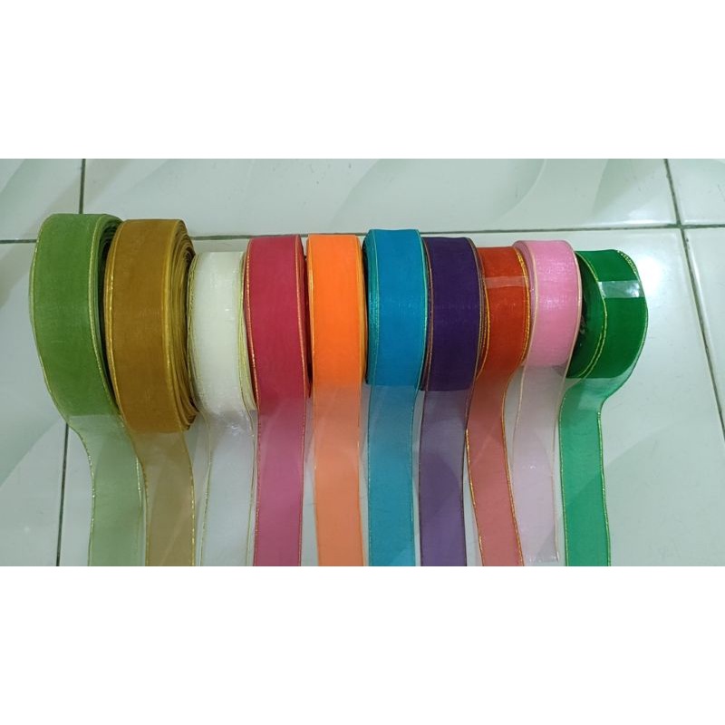 Pita Organdi List Emas 1 inch atau 2.5 cm, panjang 1 meter / Pita Hampers / Pita Kado / Pita Kaca