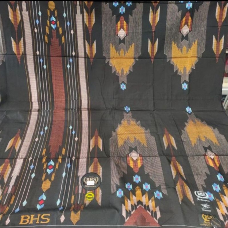 Sarung Tenun BHS Masterpiece Gold SGW Spesial Hitam
