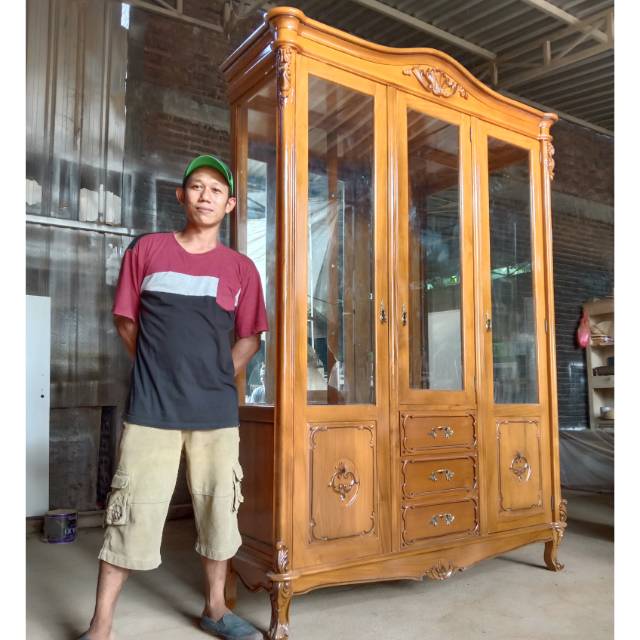 Lemari pajangan jati ukiran mebel Jepara