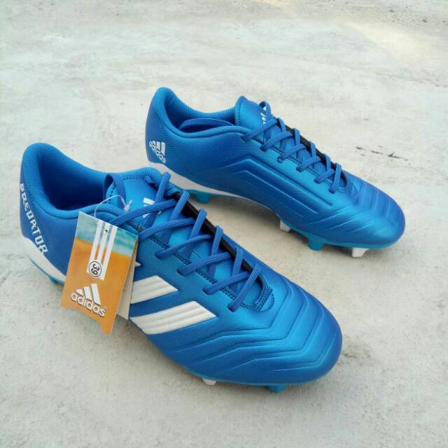 Sepatu bola adidas predator