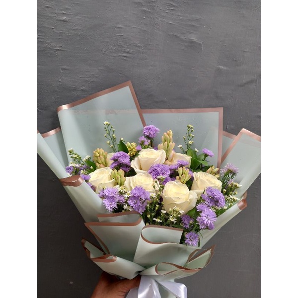 hand bouquet tanga.mawar putih