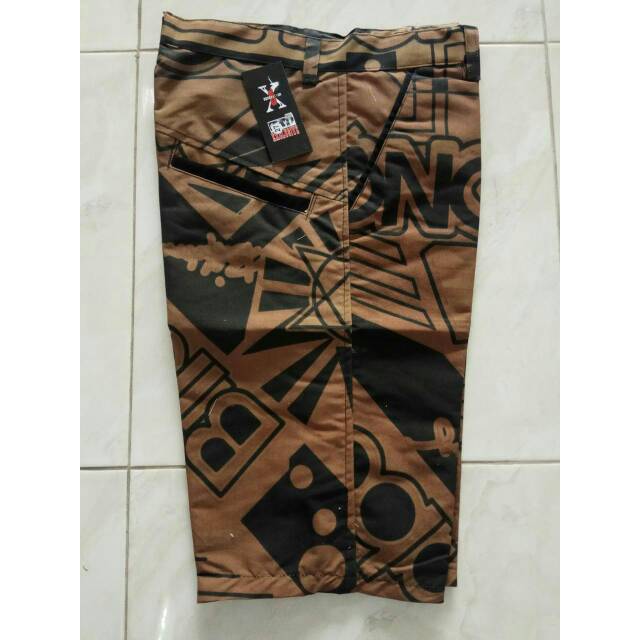 Celana pendek cowok 125rb isi 3 pcs