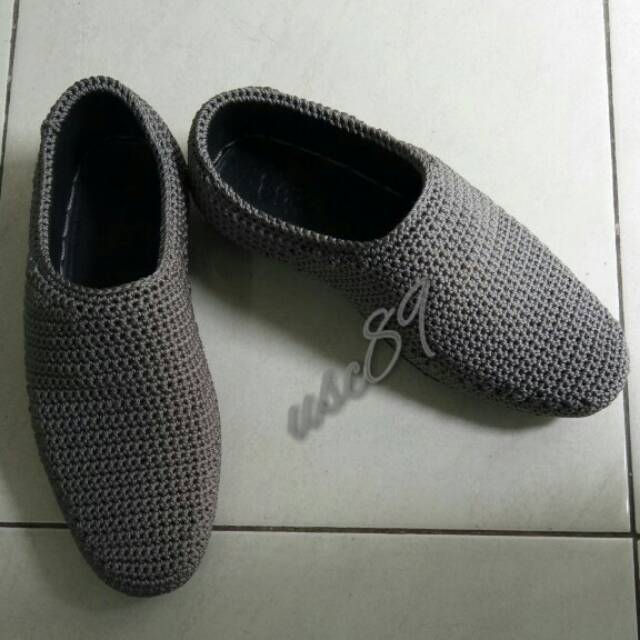 Sepatu rajut pria dewasa