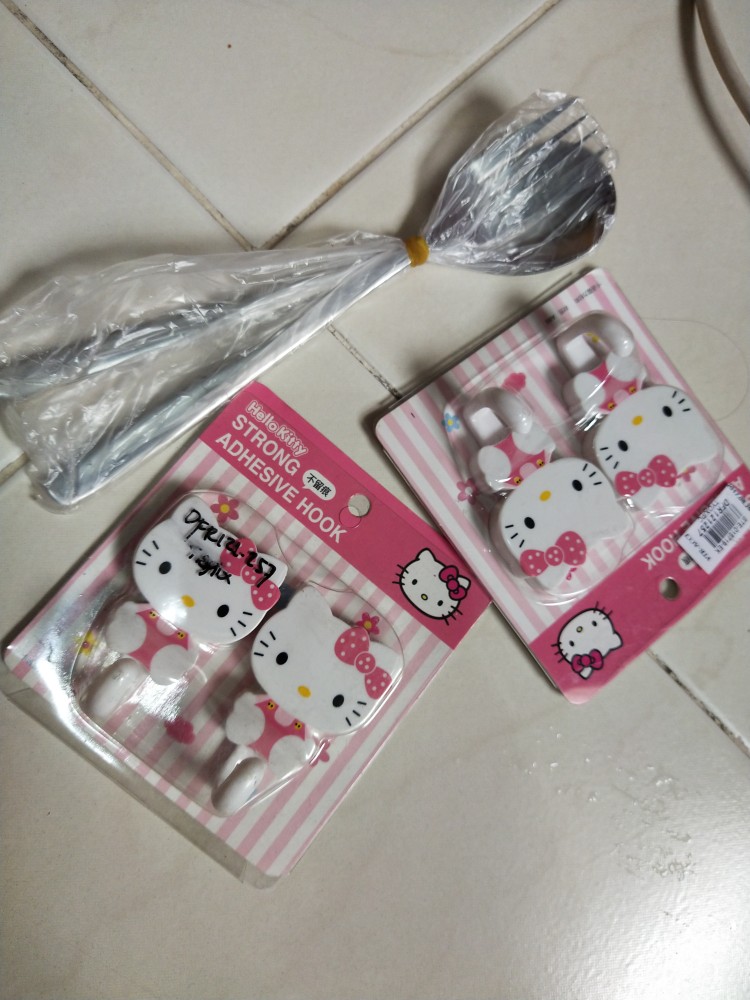 Cantolan Baju Gantungan Celana Hanger Serbaguna Multi Fungsi Karakter Hello Kitty