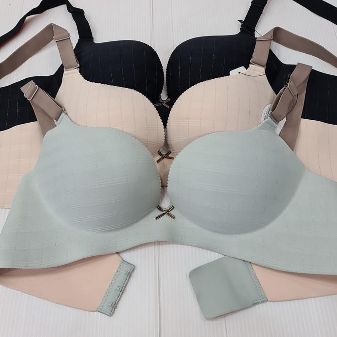 Seamless Bra Bh Wanita Tanpa Jahitan Anti Nyeplak Tanpa Kawat Kait 3 Warna Random 34b Shopee Indonesia