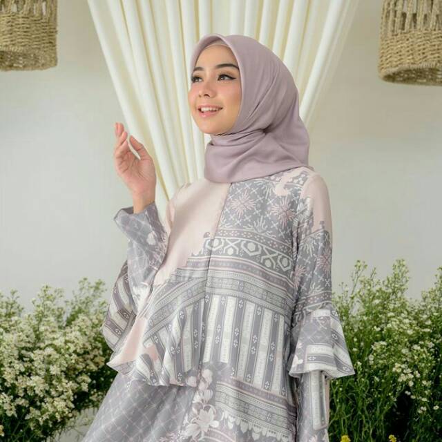 Jeumpa Blouse Grey XL by Wearing Klamby
