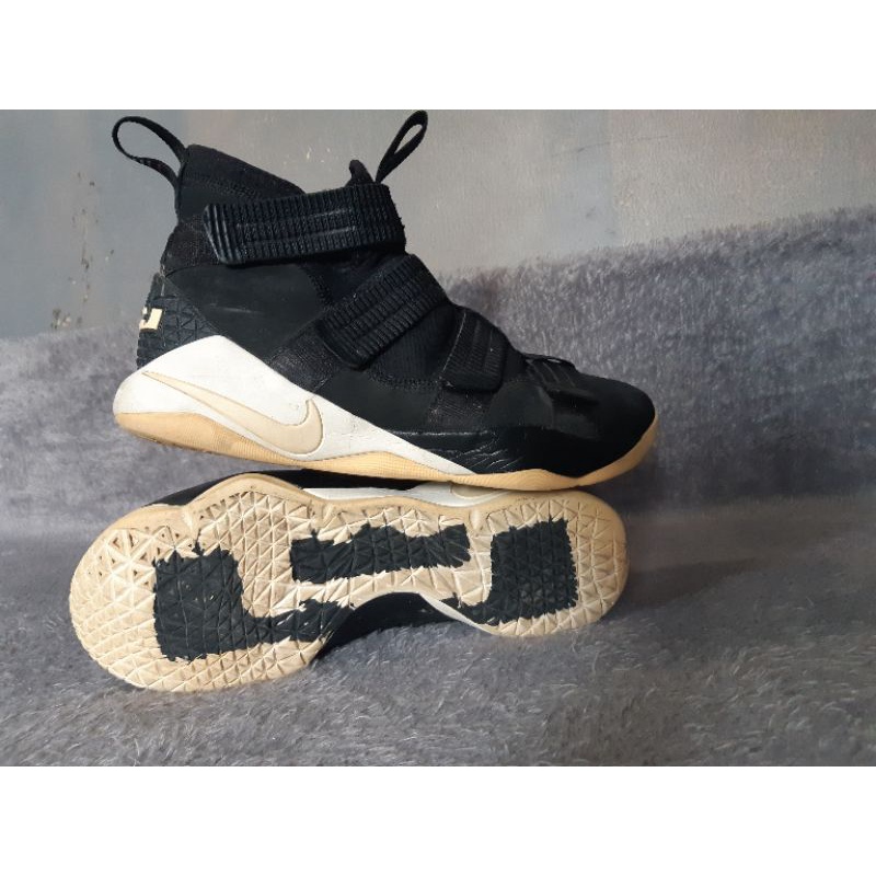 Nike_ZOOM_LebronXI_11EP_Blackwhite