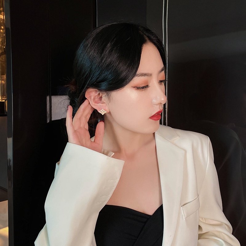 Anting Semanggi Empat Daun Bertatahkan Berlian Untuk Aksesoris Telinga fashion Korea Wanita