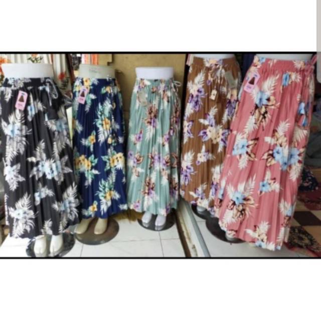 Rok Plisket Import Motif Bunga Sepatu