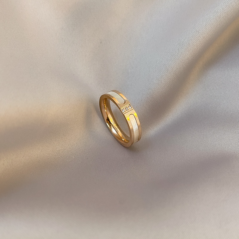 Anting Tusuk Berlian Bahan Titanium Steel Warna Emas Untuk Wanita