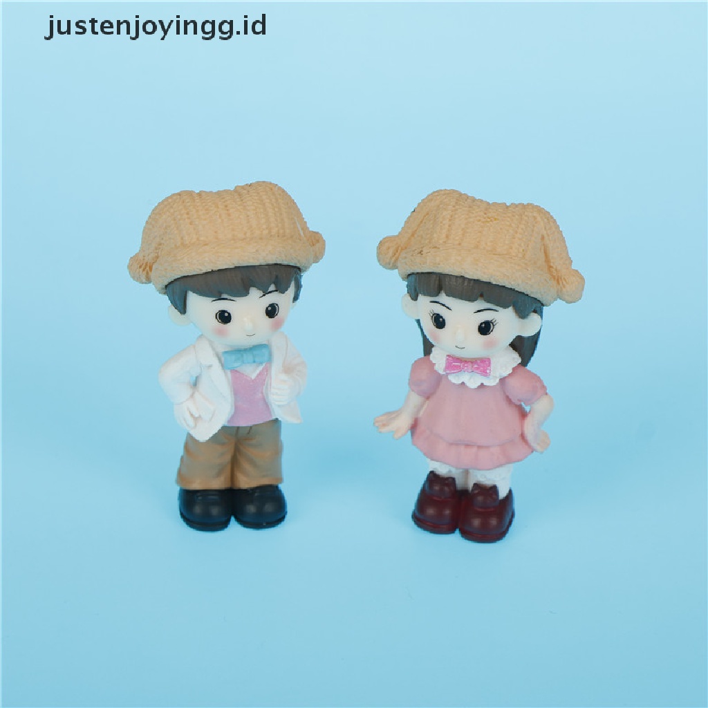 // justenjoyingg.id // Couple with hat Resin Miniature Figurine Fairy Garden Decor Micro Landscape ~