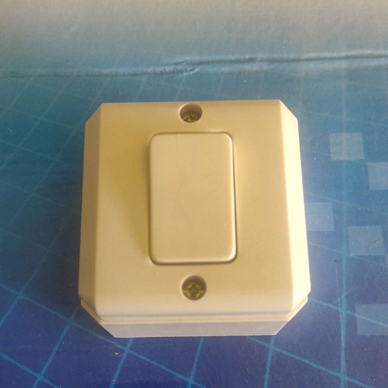 saklar tunggal broco kayu