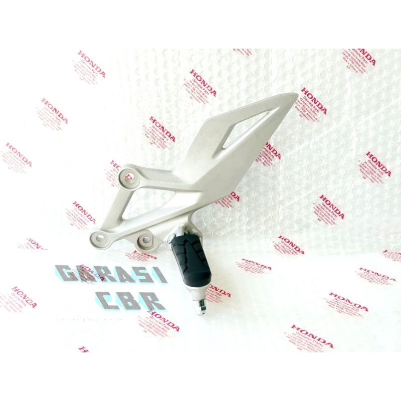 Step Front Assy CBR 150R - Footstep Depan CBR 150R K45G K45N K45R - Pijakan Kaki Depan CBR 150R Face