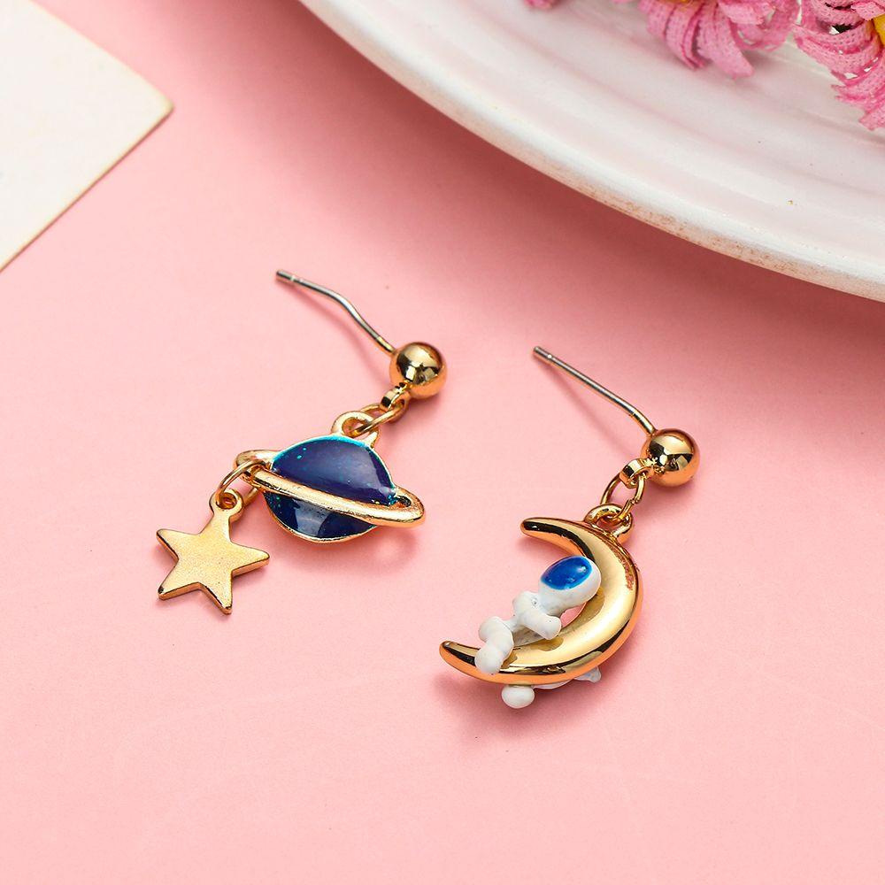 R-flower Astronot Stud Earrings Asimetris 3D Perhiasan Planet Bintang Stud Menjuntai Earrings