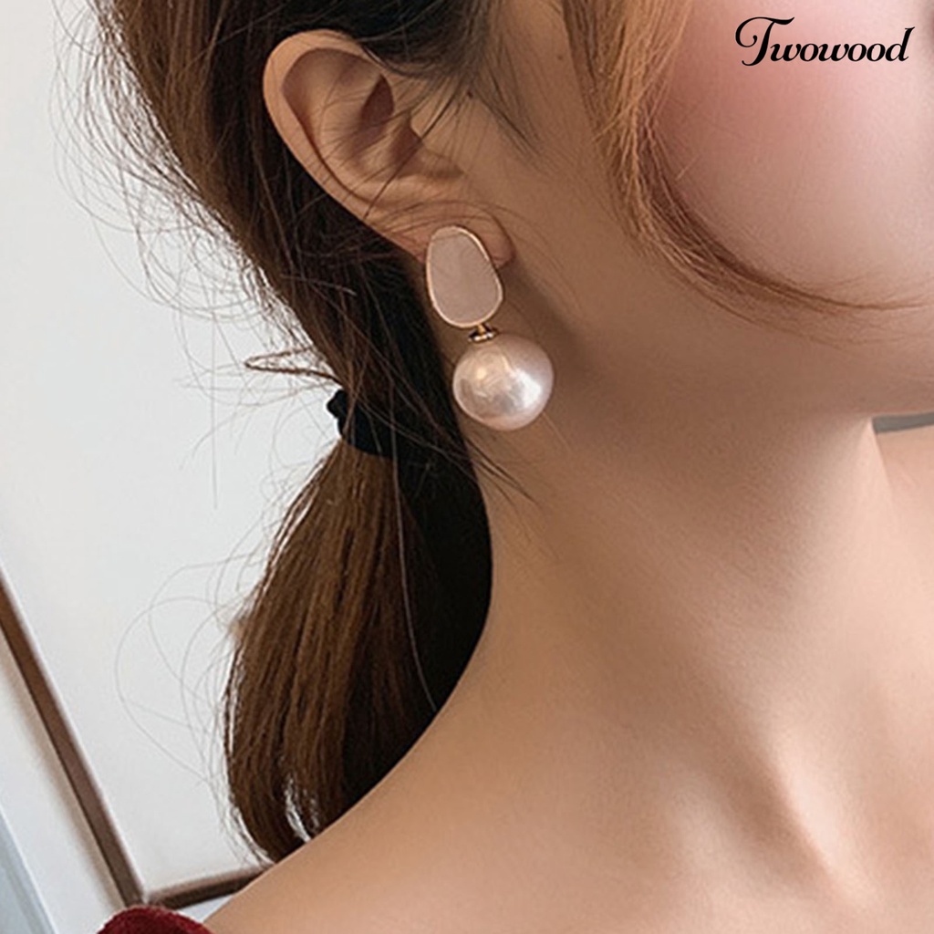 1 Pasang Anting Stud Bentuk Tetesan Air Geometris Aksen Mutiara Imitasi Gaya Korea Untuk Wanita