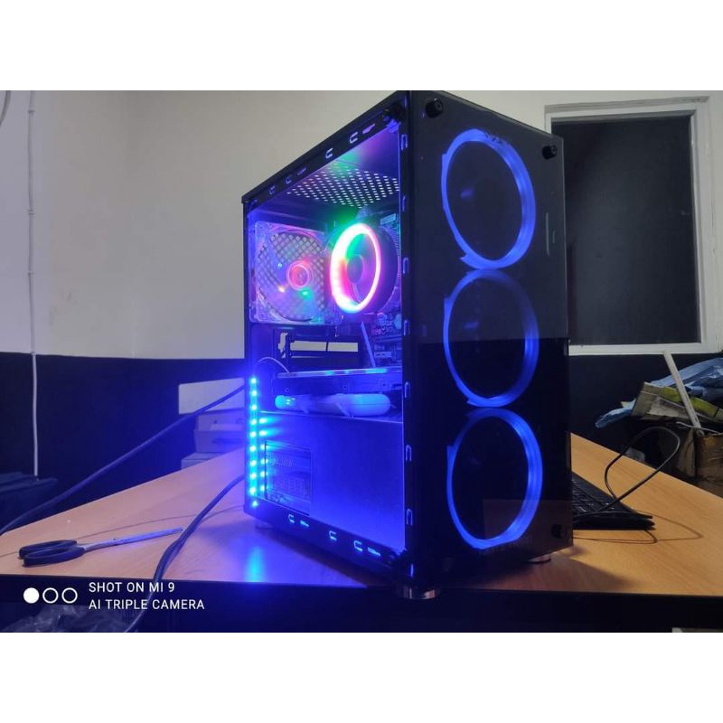komputer satu set CPU gaming & Monitor