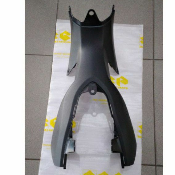 Leg Shield Tengah / Shield Leg Center/Kap tengah ASLI SGP Motor Suzuki Shogun New FL Karburator
