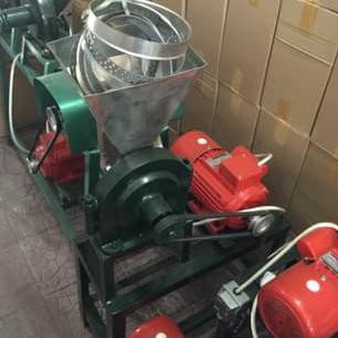 

MESIN GILING CRUSHER TEPUNG JAGUNG KOPI BUMBU KACANG SERBAGUNA SLVSHOP