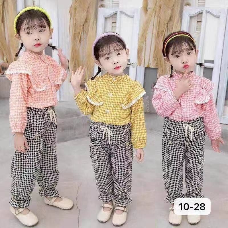 Setelan plisket anak