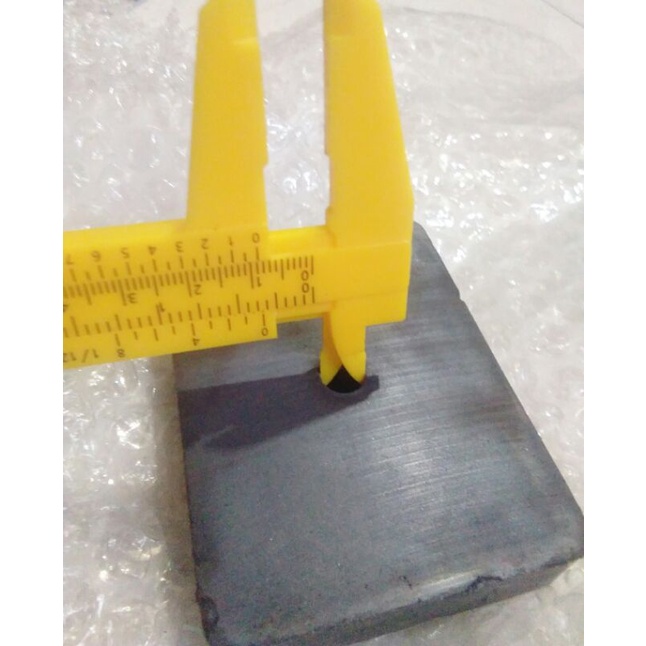 magnet kotak lebih lengket  dari magnet sepiker ukuran 83 + 64 + 18mm