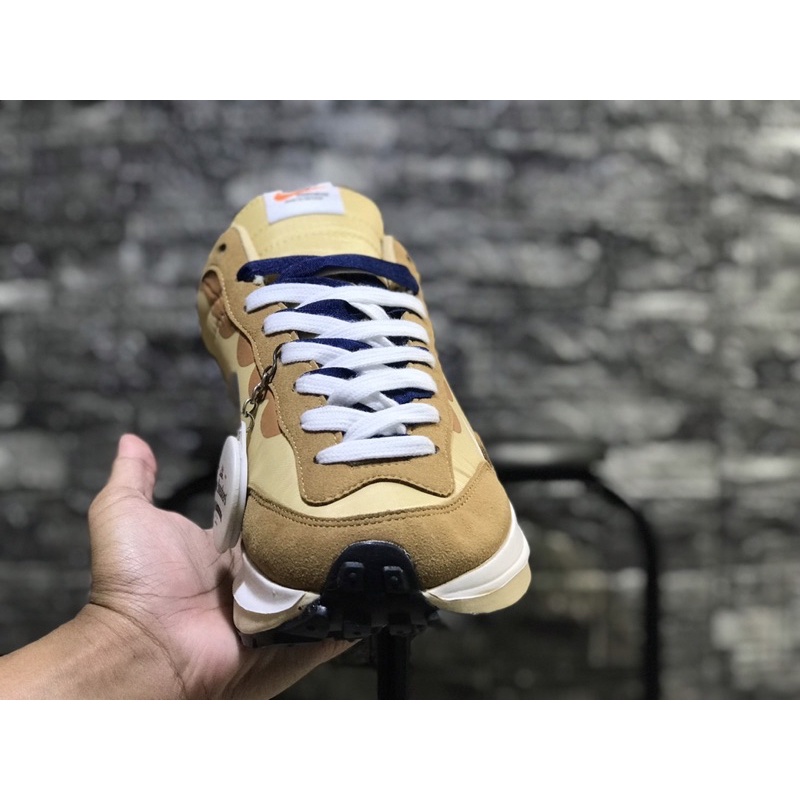 SEPATU SNEAKERS VAPORWAFFLE x SACAI BLACK SUMMIT WHITE PURE PLATINUM-8