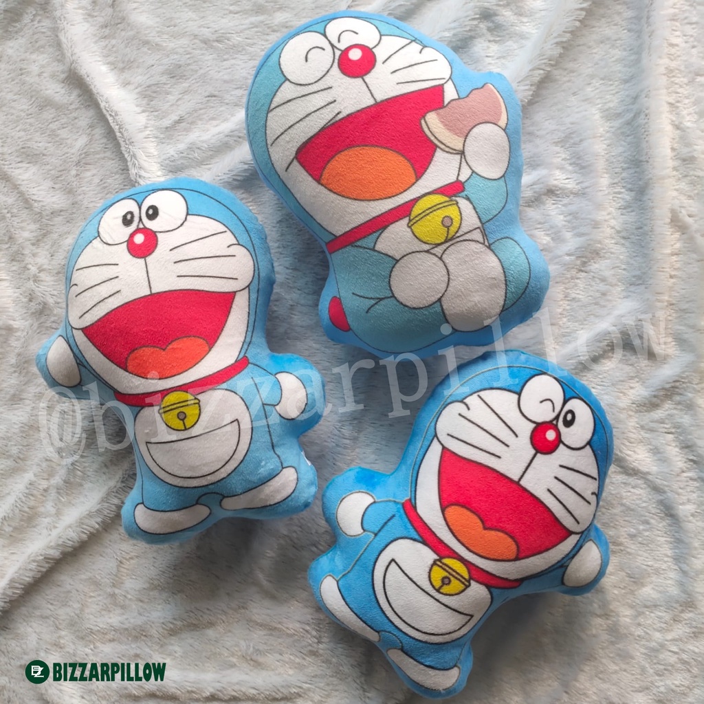 Bizzarpillow Bantal Karakter Doraemon size M BZ097