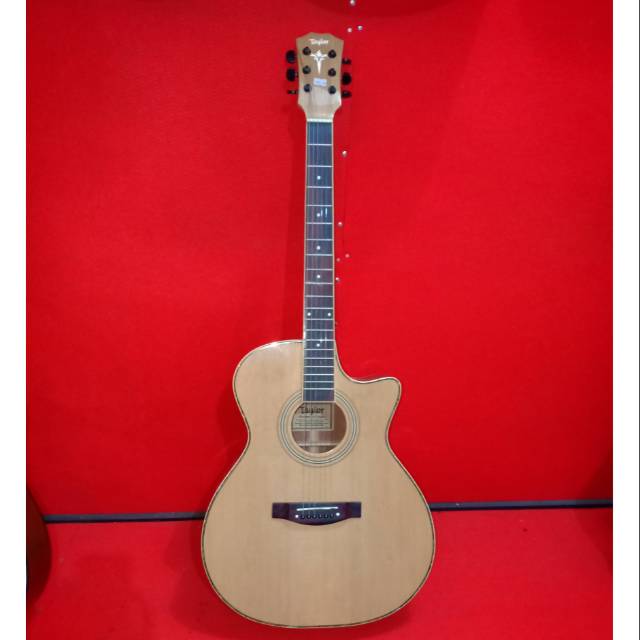 TAYLOR GUITAR ACCOUSTIC