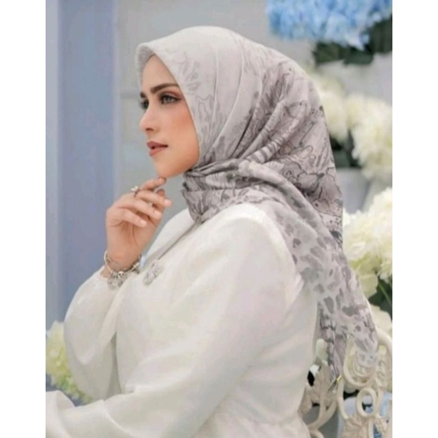 NEW Farsha Bone Buttonscarves