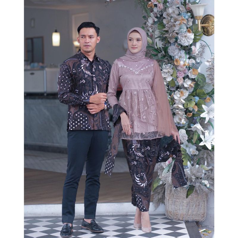 Batik Couple Kebaya Modern Kebaya Tunangan Lamaran Baju Wisuda Baju Tunangan Baju Lamaran Batik Brukat Terbaru-5