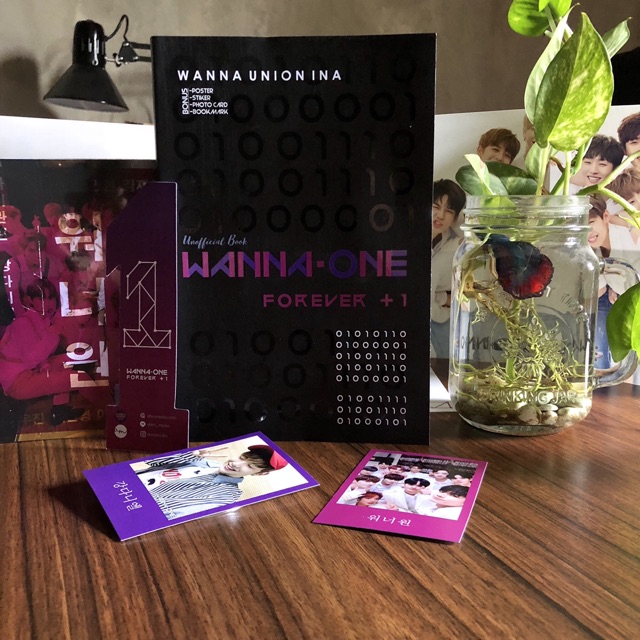 

WANNA ONE FOREVER+1 BONUS: sticker, poster, bookmark, photo card