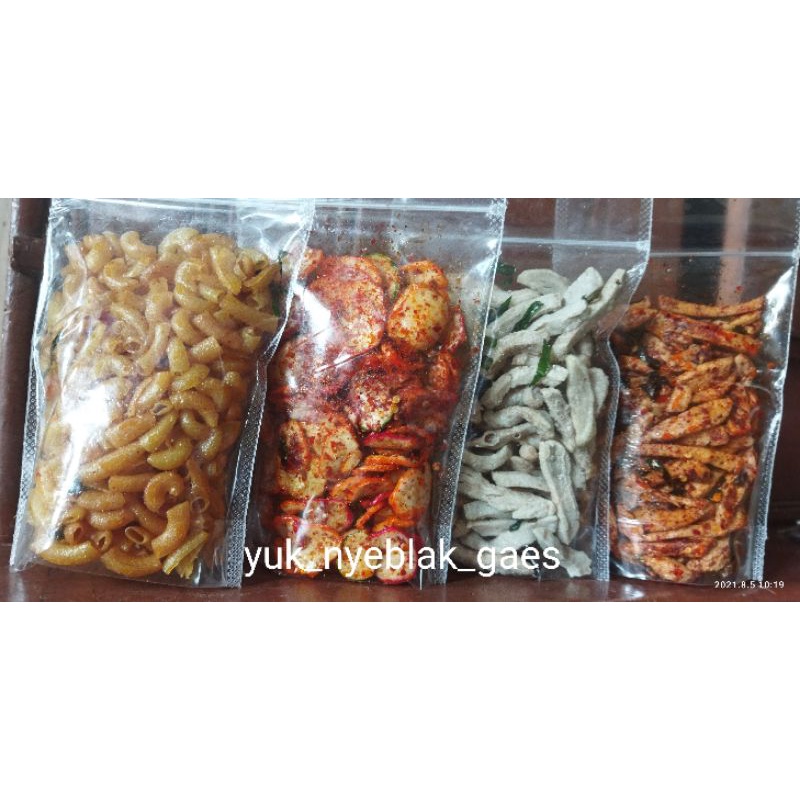 

kerupuk bawang Pedas daun jeruk isi 100gram