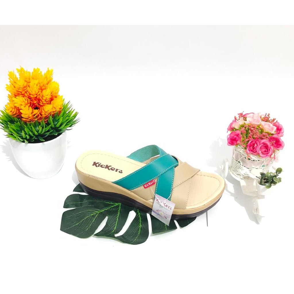 Sandal Kickers Wedges Wanita Simple Murah