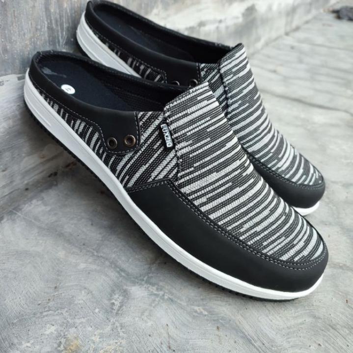Harga Murah.. Selop bustong kain sintesis tersedia size 44 . sepatu casual slip on pria