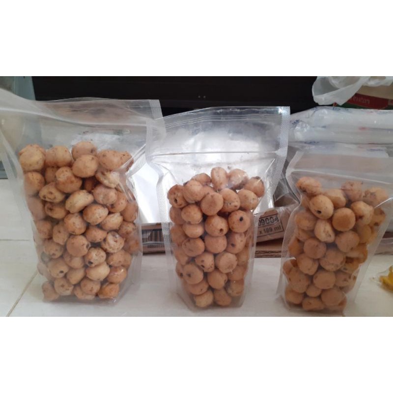 

kue soes kering isi coklat