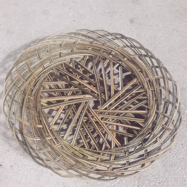 Inka / piring anyam lidi sawit. Untuk buah, makan, hajatan dll