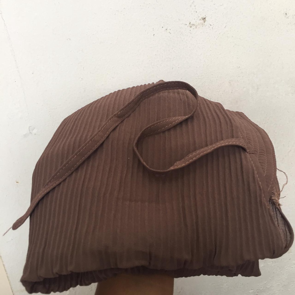 Jilbab Instan Maryam Pad Tali Plisket Ceruti Ori Cantika-BROWN