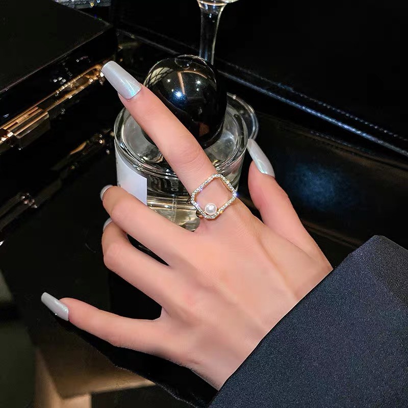 Cincin Hias Mutiara Bentuk Kotak Gaya Unik