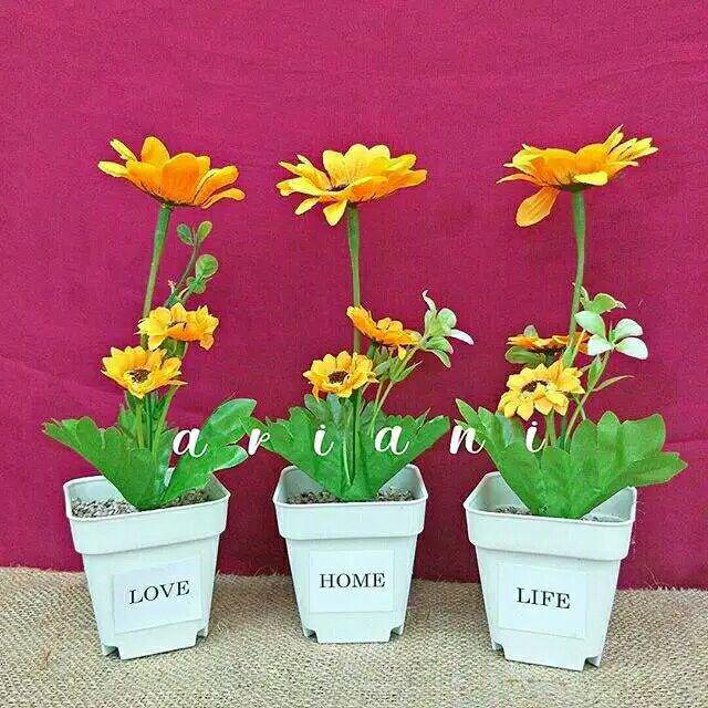 Ariani1318 Set Bunga Plastik Mawar A6070pi X6 Dengan Pot Plastik Tosca