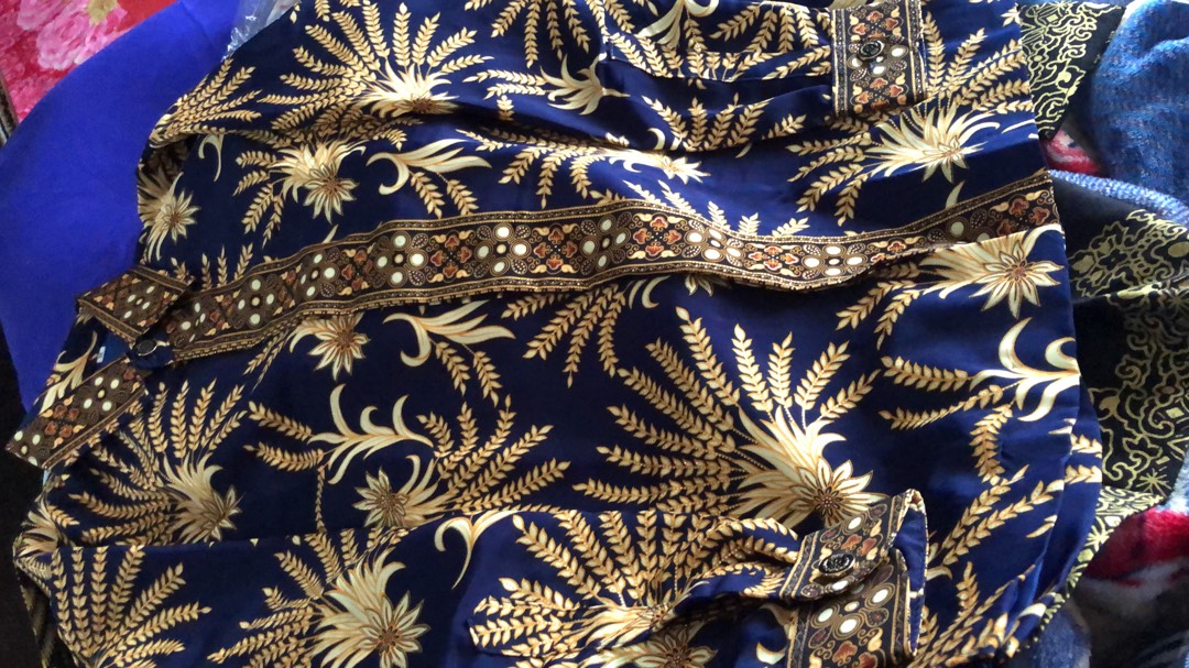 Kemeja Batik  Pria Semi Sutra Premium