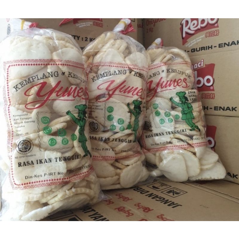 

Kerupuk Kemplang Yunes 240 gram