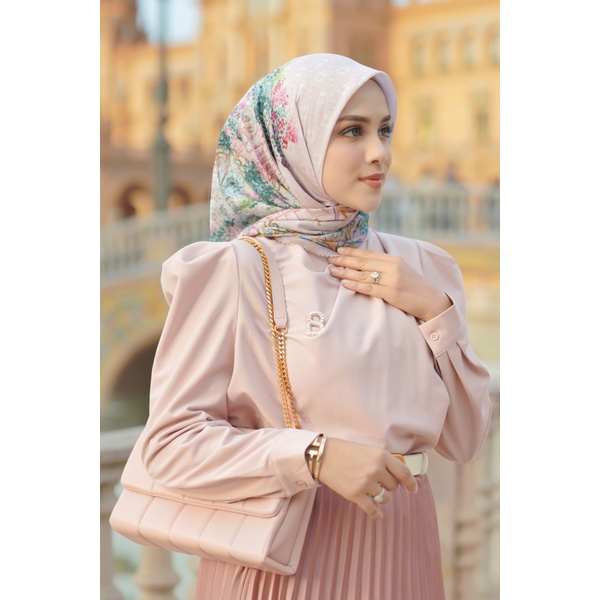 The Sevilla Voile Square - Florecer